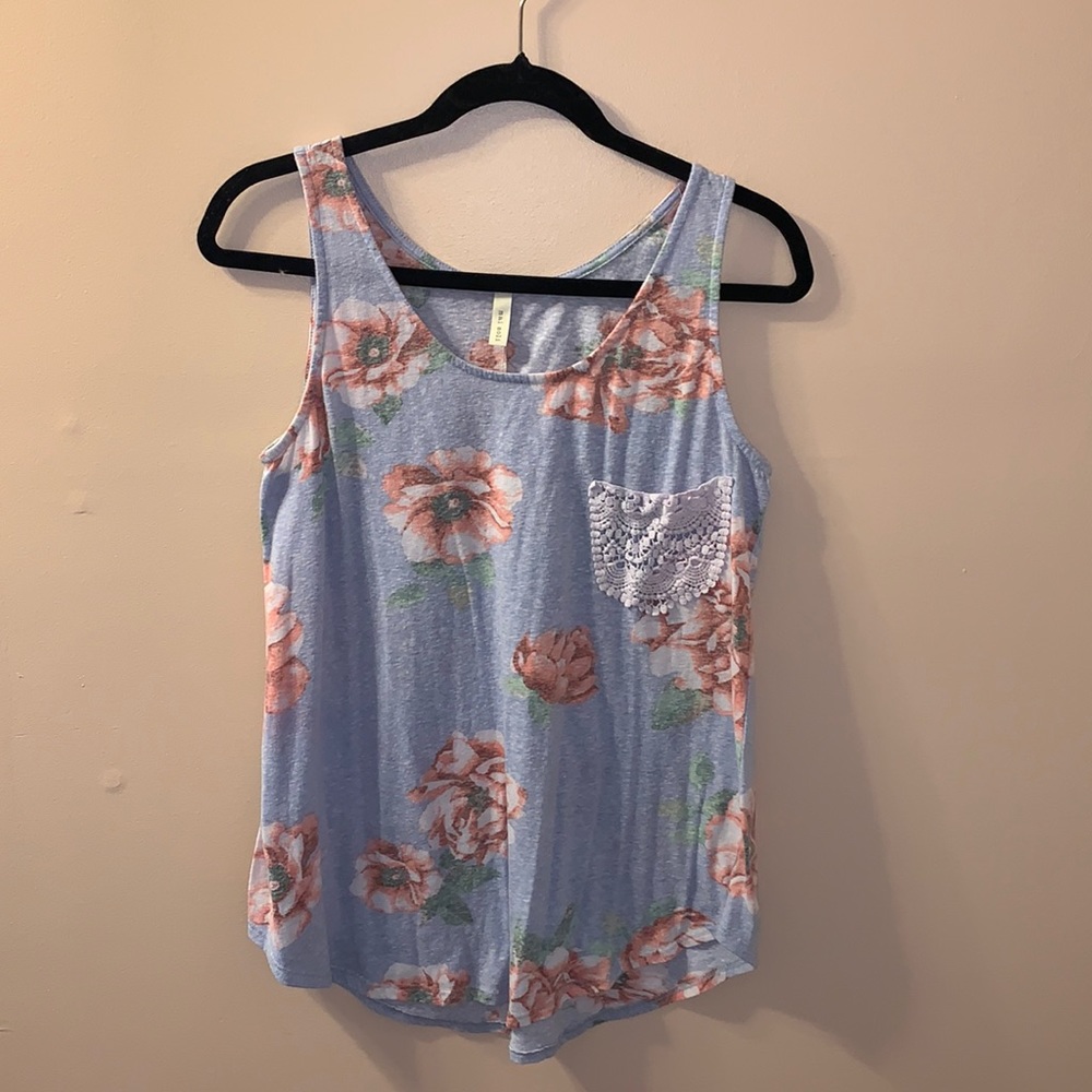 Floral tank top with lace pocket; size S;loose fit